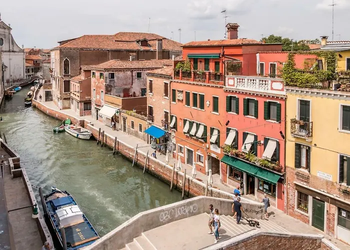 Carmini Canal View And Balcony With Lift