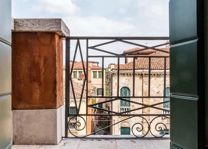 Carmini Canal View And Balcony With Lift