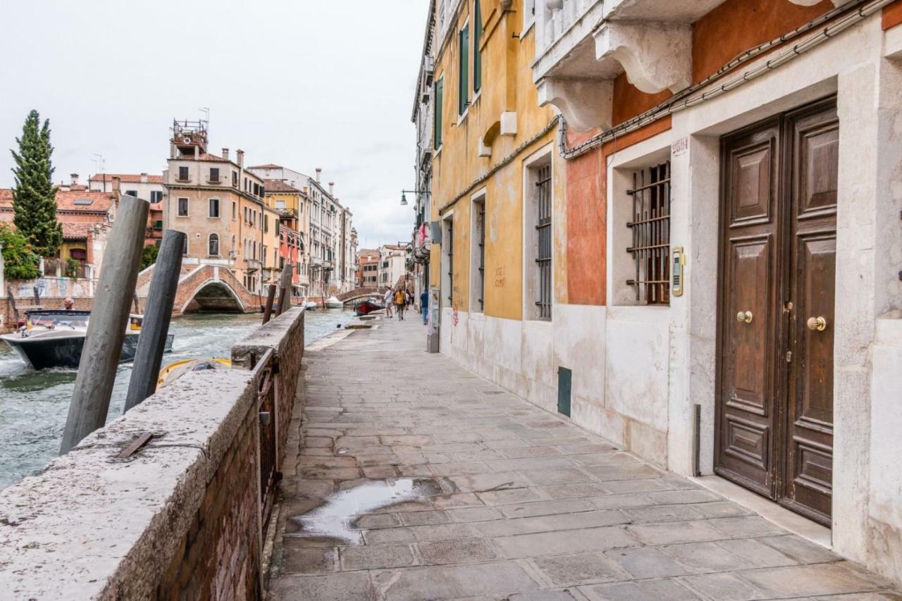 Apartment Carmini Canal View And Balcony With Lift