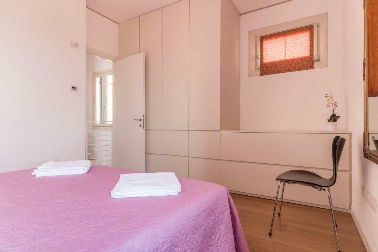 Carmini Canal View And Balcony With Lift Apartamento