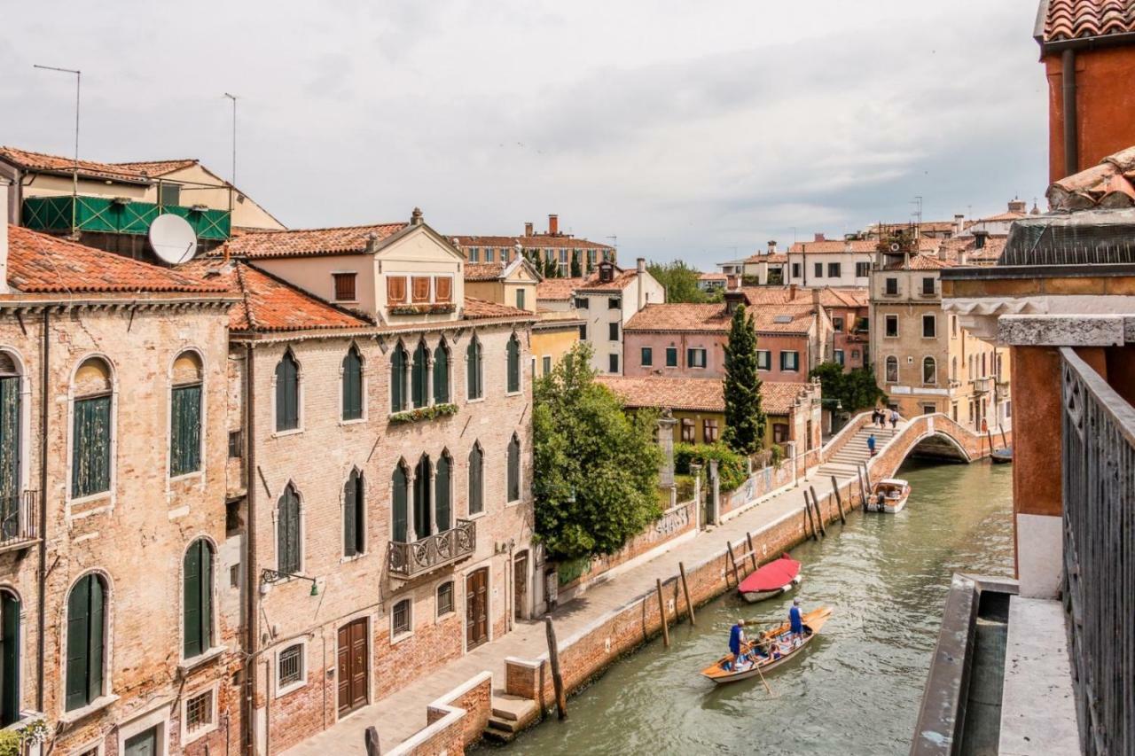 Carmini Canal View And Balcony With Lift Apartamento Veneza